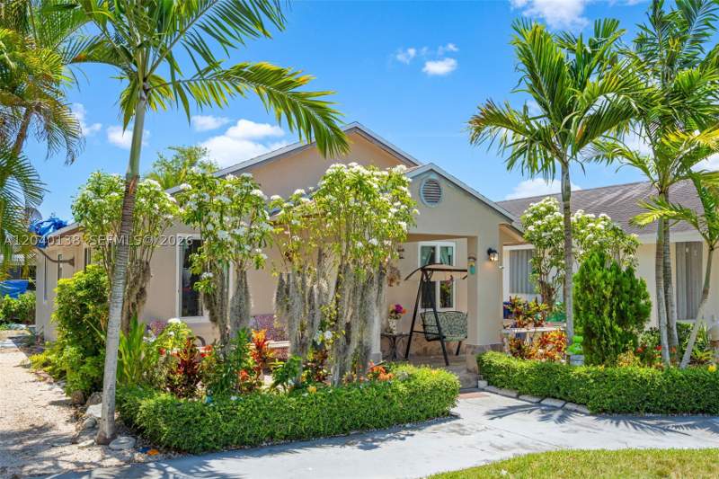 3 bedroom SingleFamilyResidence at 12243 SW 201st Ter, Habitat Villas, Miami — photo 2