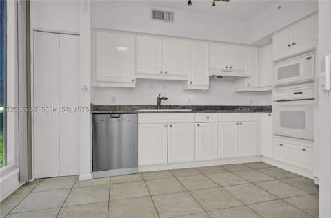4779 Collins Ave 506, Miami Beach FL - photo 6 of 39