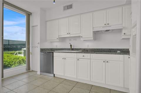 4779 Collins Ave 506, Miami Beach FL - photo 7 of 39