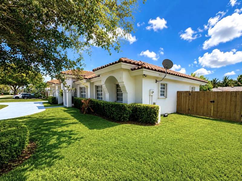 4 bedroom SingleFamilyResidence at 15690 SW 153rd Ct, Cassandra Estates, Miami — photo 3
