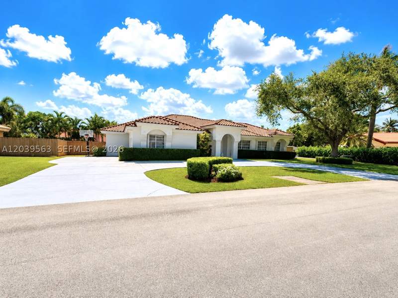 4 bedroom SingleFamilyResidence at 15690 SW 153rd Ct, Cassandra Estates, Miami — photo 4