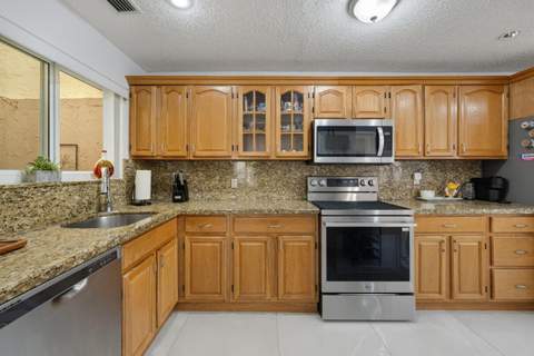 8811 SW 150th Place Circle, Miami FL - photo 9 of 36