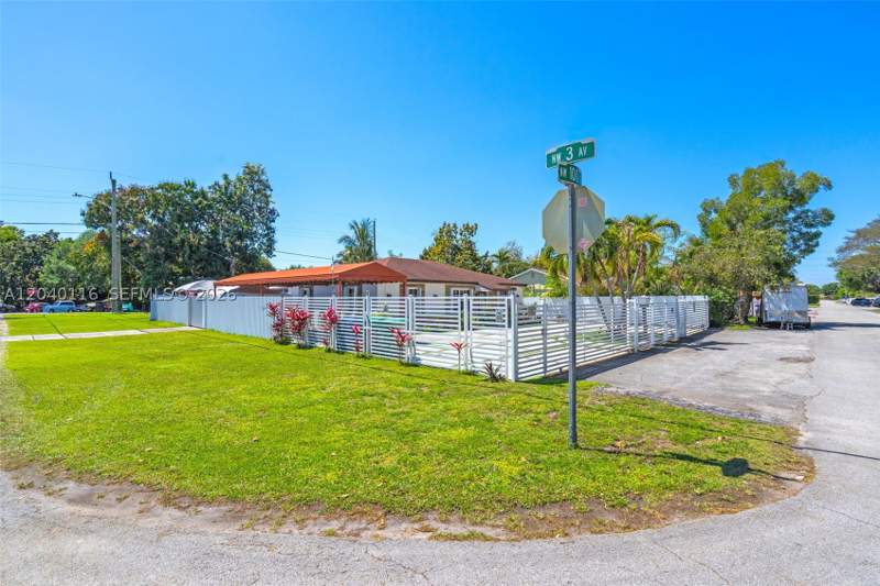 3 bedroom SingleFamilyResidence at 302 NW 100th St, Parkers Shores, Miami — photo 2