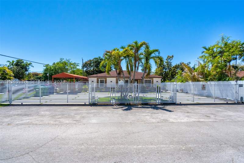 3 bedroom SingleFamilyResidence at 302 NW 100th St, Parkers Shores, Miami — photo 4