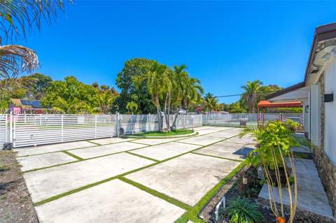 302 NW 100th St, Miami FL - photo 6 of 46