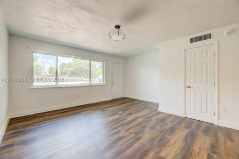 1450 NE 151st St 101, Miami FL - photo 13 of 35