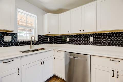 1450 NE 151st St 101, Miami FL - photo 7 of 35