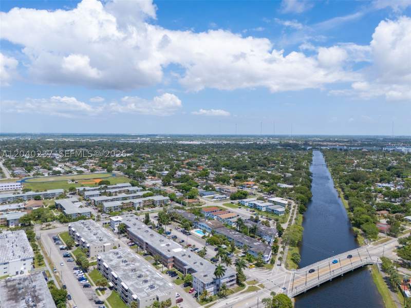 2 bedroom Condominium at 1450 NE 170th St 115, Floridian Arms Condo, North Miami Beach — photo 5