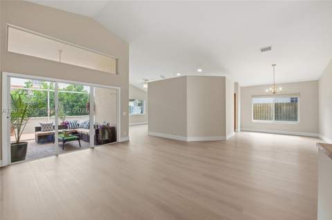 110 Cameron Ct, Weston FL - photo 11 of 66