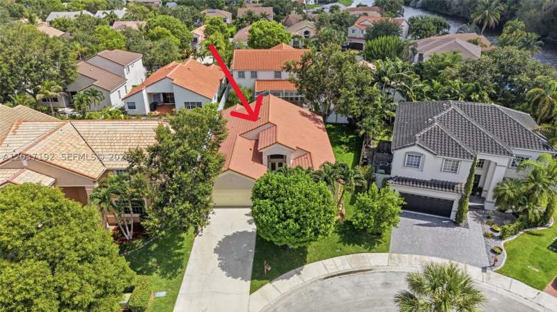 4 bedroom SingleFamilyResidence at 110 Cameron Ct, The Lakes, Weston — photo 2