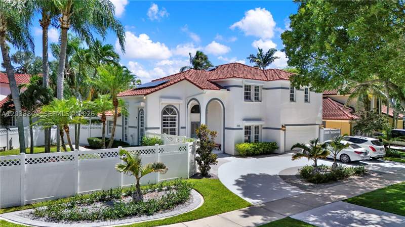 4 bedroom SingleFamilyResidence at 8940 SW 160th St, Be-Car South, Palmetto Bay — photo 5