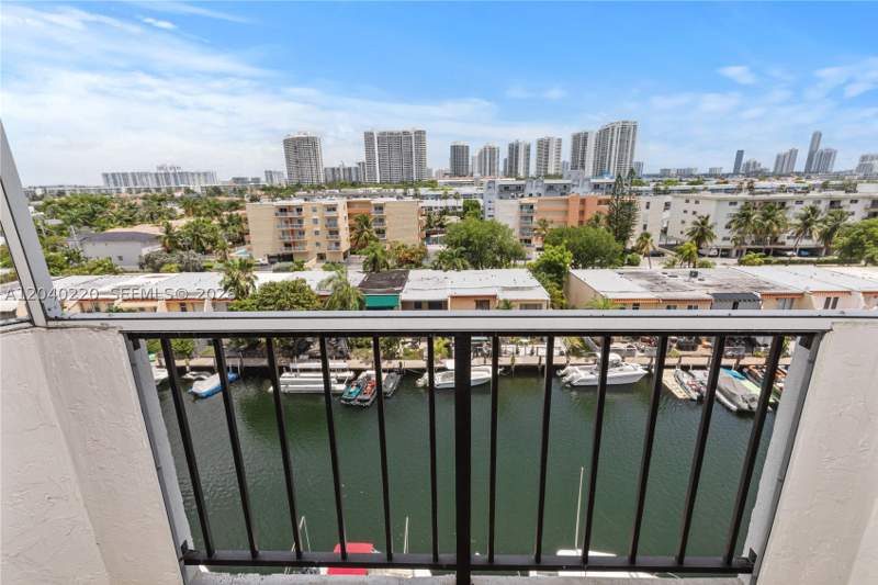 1 bedroom Condominium at 3545 NE 166th St 805, Coral Isle West Condo, North Miami Beach — photo 4