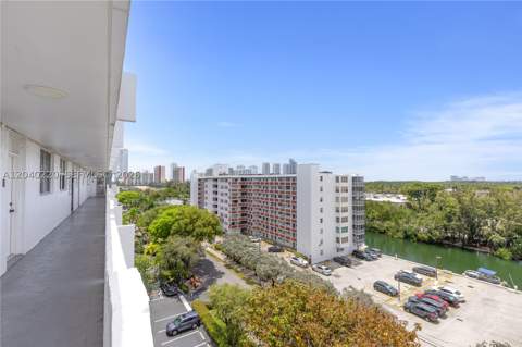 3545 NE 166th St 805, North Miami Beach FL - photo 8 of 13