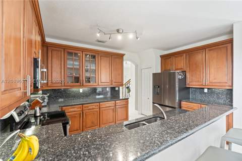 11558 NW 84th St, Doral FL - photo 8 of 43