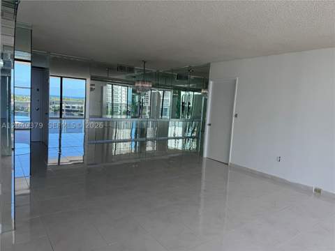 20505 E Country Club Dr 835, Aventura FL - photo 7 of 26