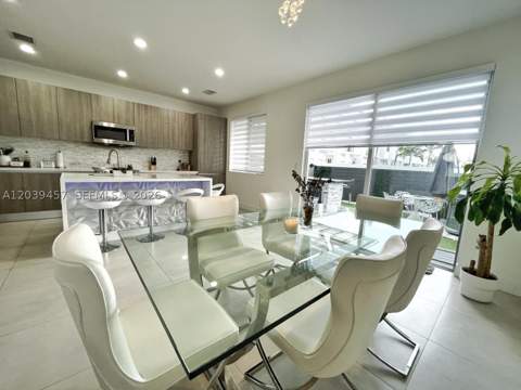 7243 NW 103rd Path, Doral FL - photo 13 of 55