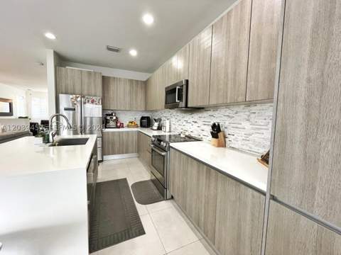 7243 NW 103rd Path, Doral FL - photo 18 of 55