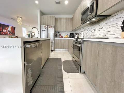 7243 NW 103rd Path, Doral FL - photo 19 of 55