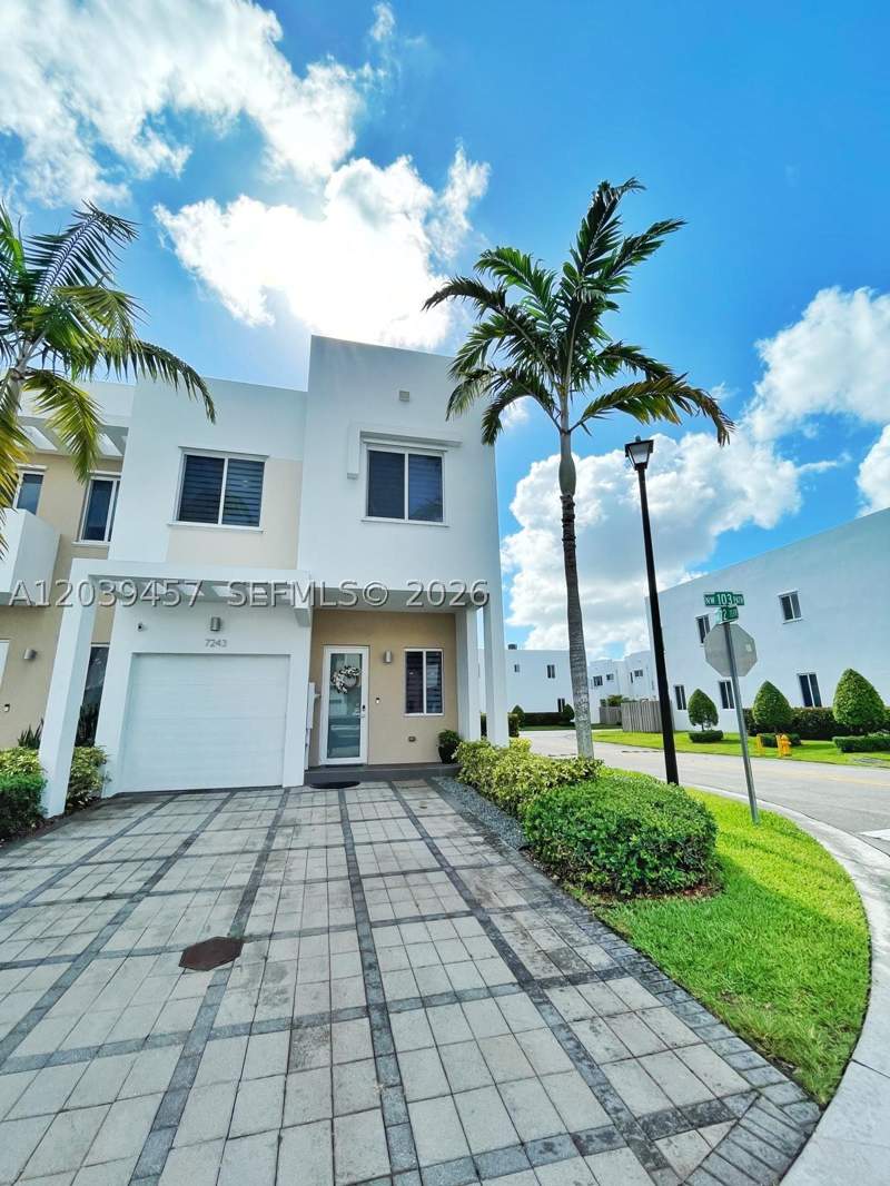4 bedroom Townhouse at 7243 NW 103rd Path, Doral Palms North, Doral — photo 2