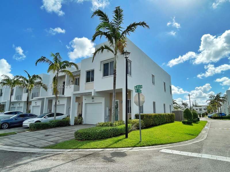 4 bedroom Townhouse at 7243 NW 103rd Path, Doral Palms North, Doral — photo 4