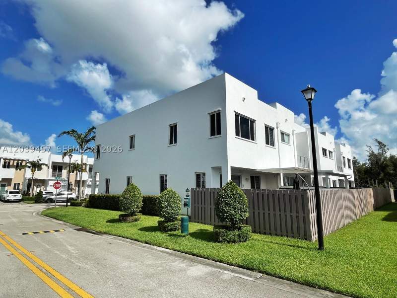 4 bedroom Townhouse at 7243 NW 103rd Path, Doral Palms North, Doral — photo 5