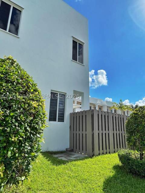 7243 NW 103rd Path, Doral FL - photo 7 of 55