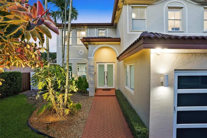 5 bedroom SingleFamilyResidence at 2517 SW 148th Ct, Sella Sub, Miami — photo 2