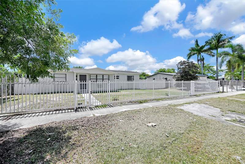 3 bedroom SingleFamilyResidence at 28410 SW 147th Ave, Lee Bell Homes, Homestead — photo 2