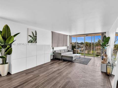 2450 NE 135th St 201, North Miami FL - photo 6 of 33