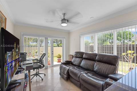 10170 NW 54th Ter, Doral FL - photo 13 of 47