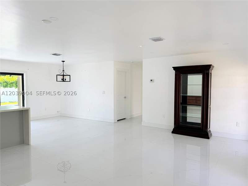 3 bedroom SingleFamilyResidence at 18133 SW 93rd Ave, Bel Aire Sec 16, Palmetto Bay — photo 2