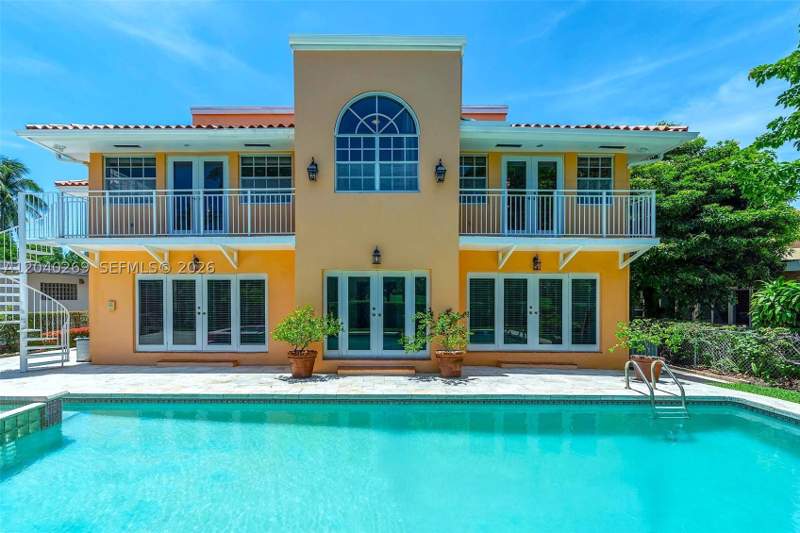 6 bedroom SingleFamilyResidence at 5309 Alton Rd, La Gorce Golf Sub, Miami Beach — photo 3