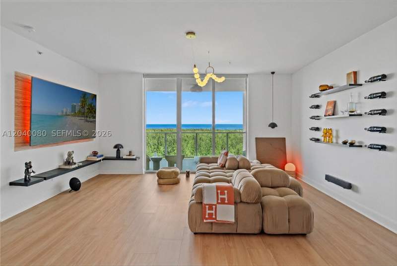 3 bedroom Condominium at 14951 Royal Oaks Ln 1202, The Oaks I Condo, North Miami — photo 2