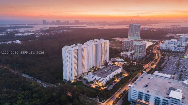 3 bedroom Condominium at 14951 Royal Oaks Ln 1202, The Oaks I Condo, North Miami — photo 4