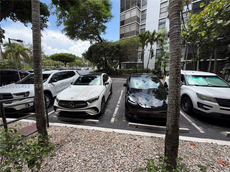 1 bedroom Condominium at 20500 W Country Club Dr 109, Biscaya III Condo, Aventura — photo 5