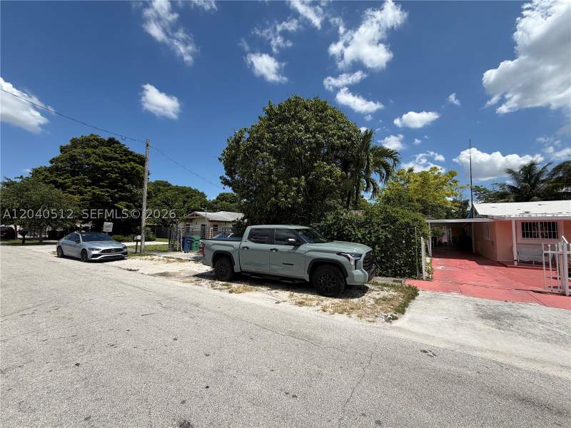 3 bedroom SingleFamilyResidence at 867 NW 109th St, Pinewood Park Extension, Miami — photo 3