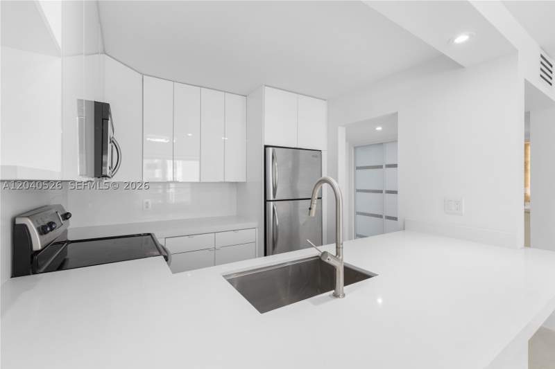 1 bedroom Condominium at 345 Ocean Dr 924, Ocean Point Condo, Miami Beach — photo 3