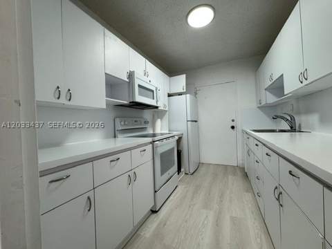 5401 Collins Ave 513, Miami Beach FL - photo 19 of 40