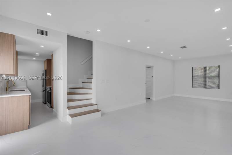 3 bedroom SingleFamilyResidence at 337 W 28th St, Salidor Court, Miami Beach — photo 5