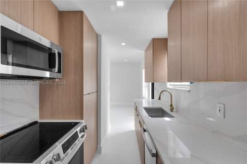 337 W 28th St, Miami Beach FL - photo 7 of 45