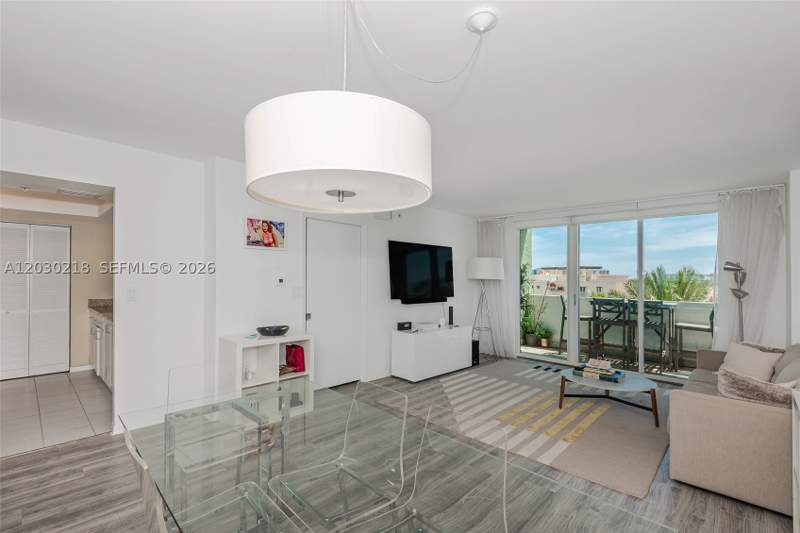 1 bedroom Condominium at 90 Alton Rd 607, Yacht Club At Portofino C, Miami Beach — photo 2