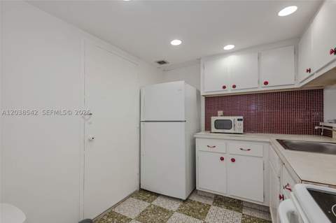 401 Ocean Dr 810, Miami Beach FL - photo 13 of 27