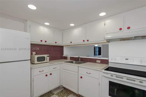 401 Ocean Dr 810, Miami Beach FL - photo 14 of 27
