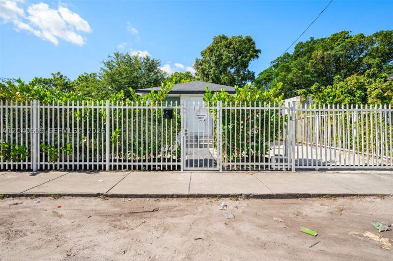 4 bedroom SingleFamilyResidence at 1820 NW 63rd St, Liberty City, Miami — photo 3