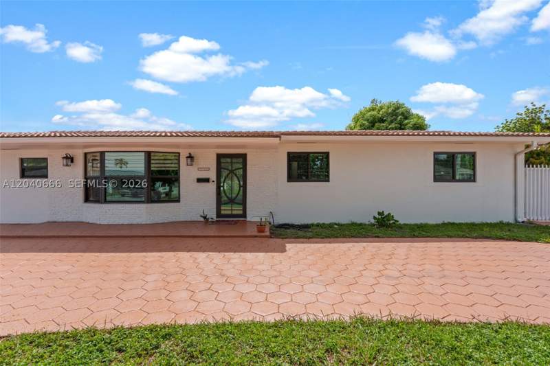 4 bedroom SingleFamilyResidence at 7701 W 16th Ct, Palm Springs Lakes 6th Ad, Hialeah — photo 2