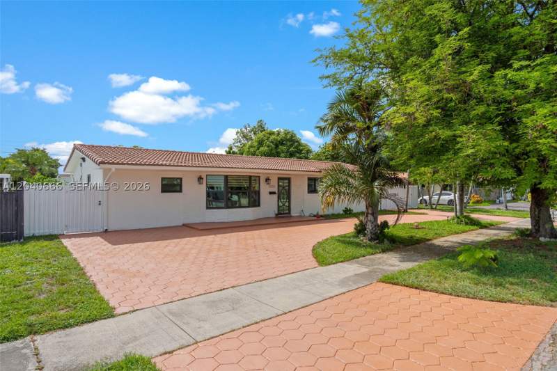 4 bedroom SingleFamilyResidence at 7701 W 16th Ct, Palm Springs Lakes 6th Ad, Hialeah — photo 3