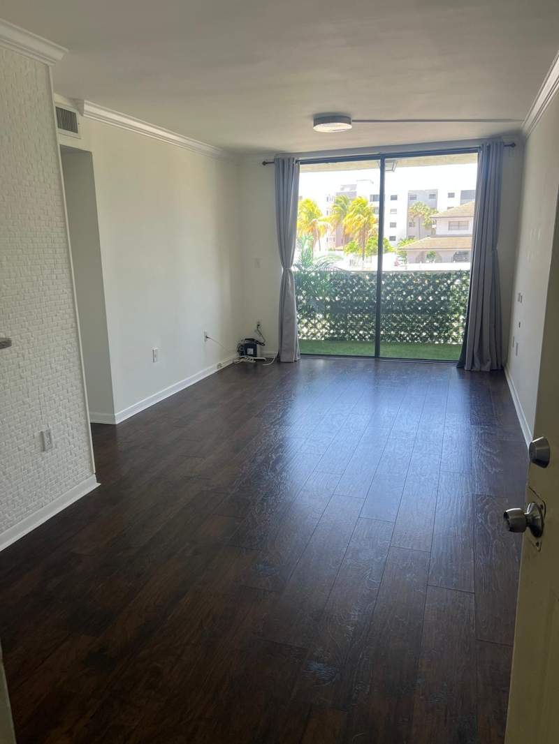 2 bedroom Condominium at 8145 NW 7th Street 208, Fontainebleau Gardens Cond, Miami — photo 2