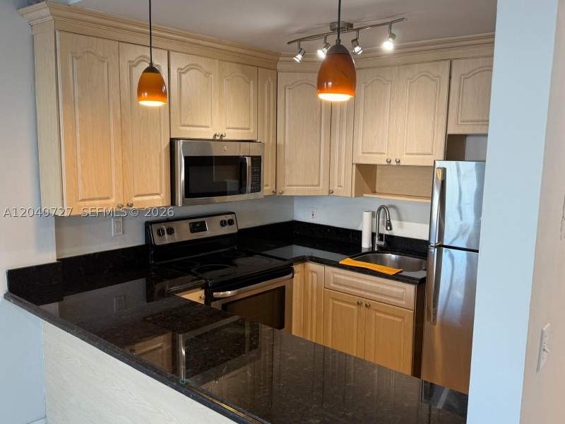 1 bedroom Condominium at 1990 Marseille Dr 303, Lisette Condo, Miami Beach — photo 2