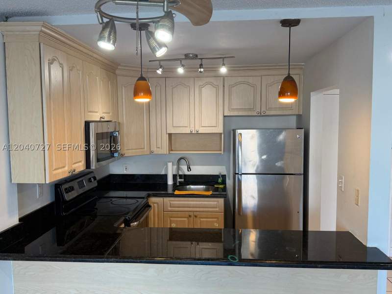 1 bedroom Condominium at 1990 Marseille Dr 303, Lisette Condo, Miami Beach — photo 3