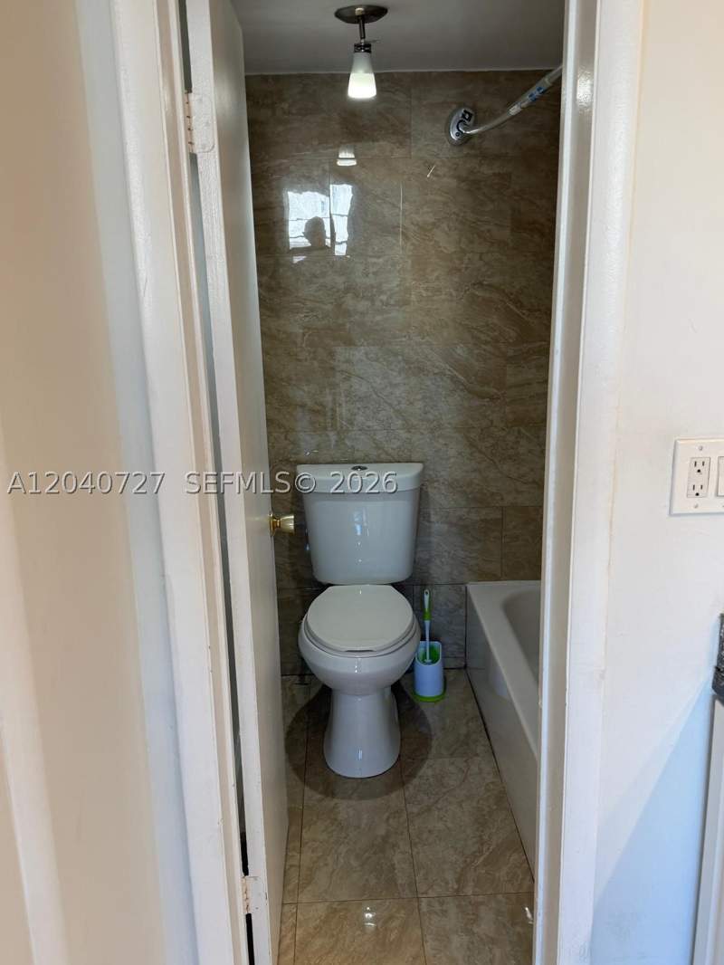 1 bedroom Condominium at 1990 Marseille Dr 303, Lisette Condo, Miami Beach — photo 4